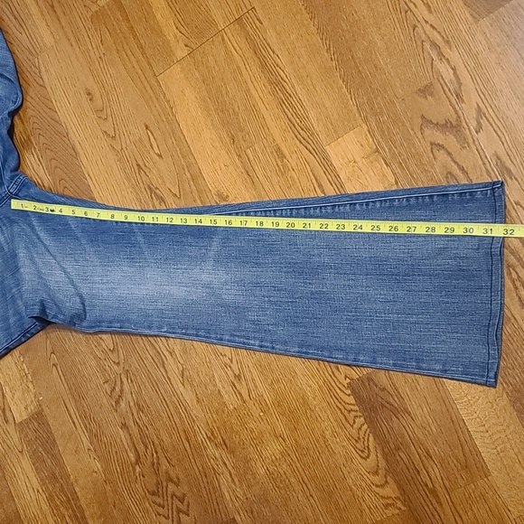 Michael Kors Women's Blue Denim Flared Jeans (Sz 6) - Picture 9 of 10